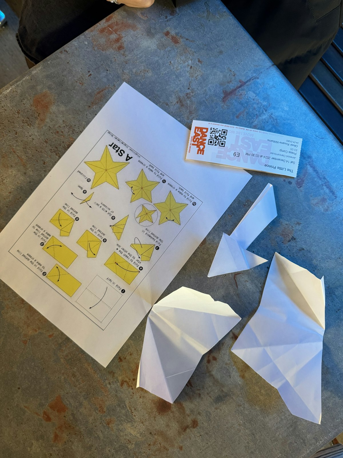 Rubbish origami star and instructions